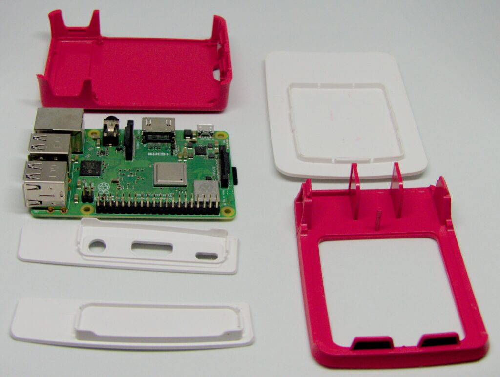 Raspberry 3B+ et boitier avant assemblage